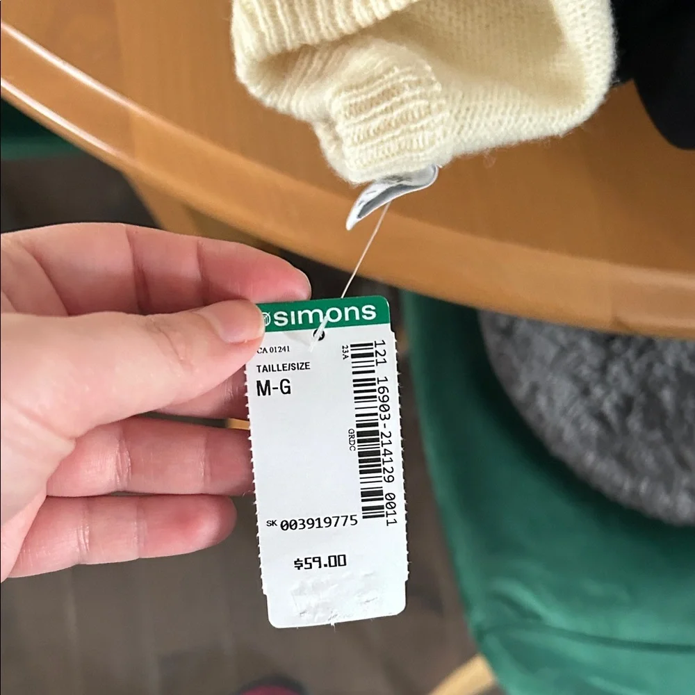 NWT Simons Cream V-Neck Sweater - Picture 9 of 9